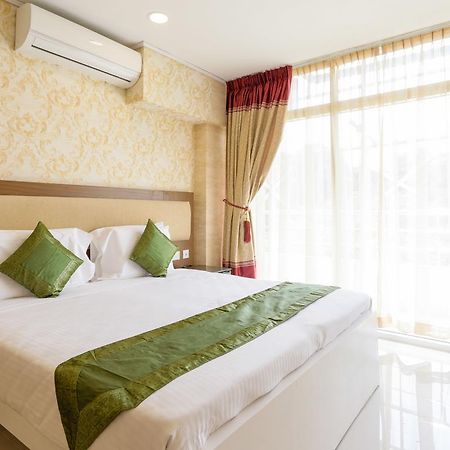 Heaven Gardens Hotel Kochi Ngoại thất bức ảnh