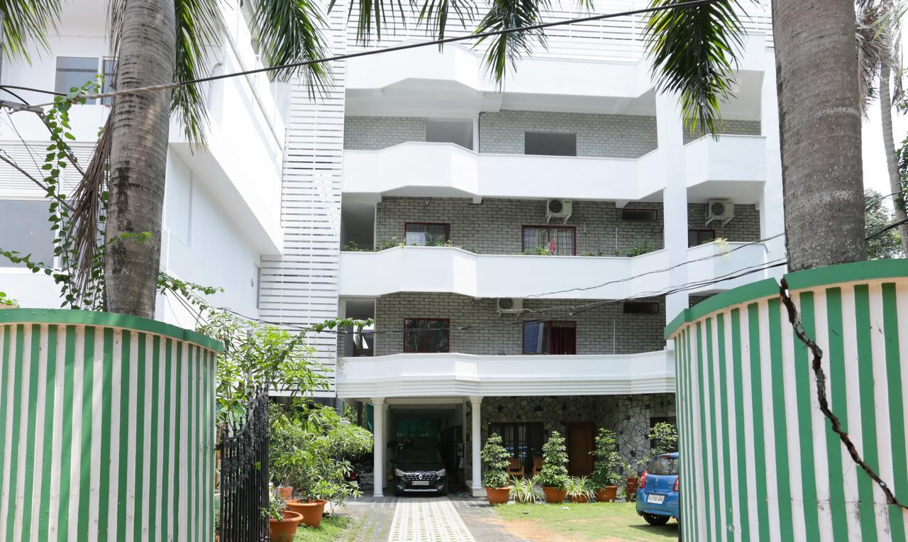 Heaven Gardens Hotel Kochi Ngoại thất bức ảnh