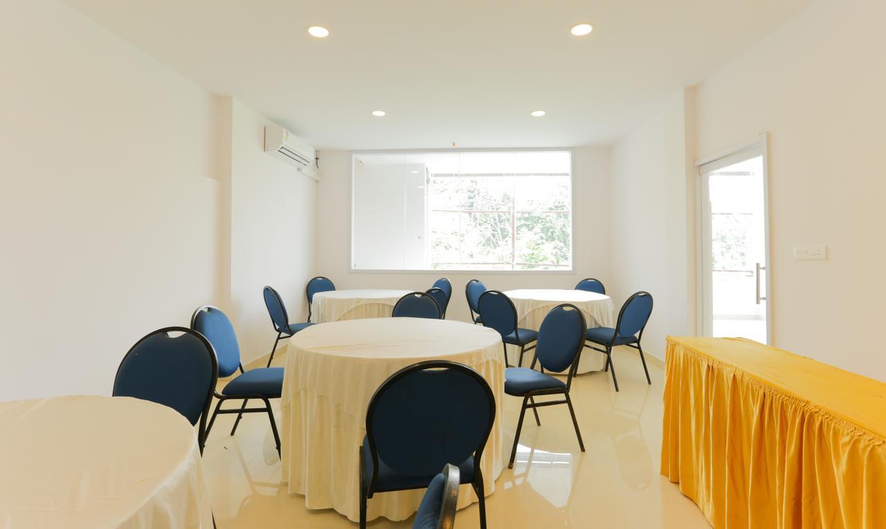 Heaven Gardens Hotel Kochi Ngoại thất bức ảnh