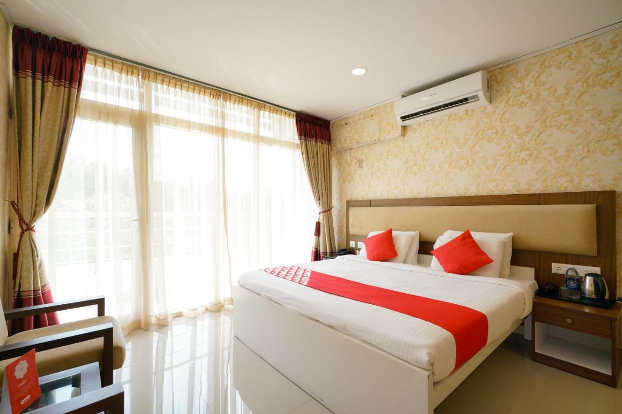 Heaven Gardens Hotel Kochi Ngoại thất bức ảnh
